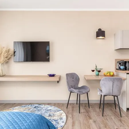 Blue Seashell Bel Mare Near The By Renters *